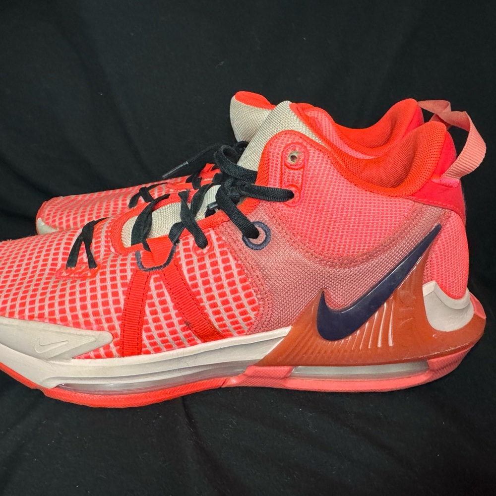 Nike LeBron Witness 7 'Carmesí Brillante' DM1123-600